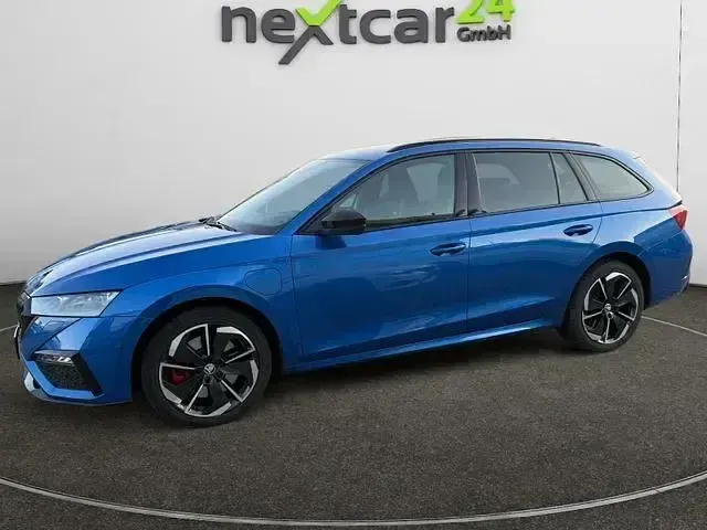 Gebraucht Skoda Octavia RS 245 PS (180 kW) 2021 Modra race/race blue (metallic) Kombi