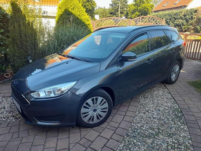 Grau Gebraucht 2015 Ford Focus Trend Kombi | 7.350 € (Fairer Preis) - Bild 1/2