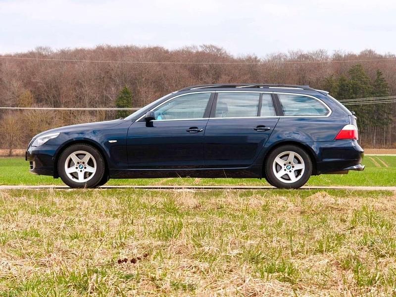 Gebraucht BMW 520 Sport Line 177 PS (130 kW) 2009 Blau Kombi