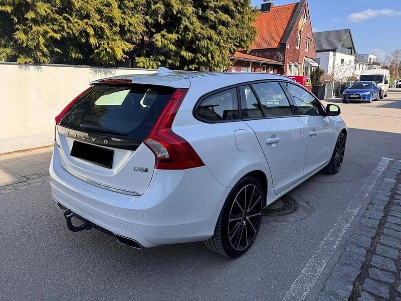 Gebraucht Volvo V60 163 PS (119 kW) 2015 Weiß Kombi