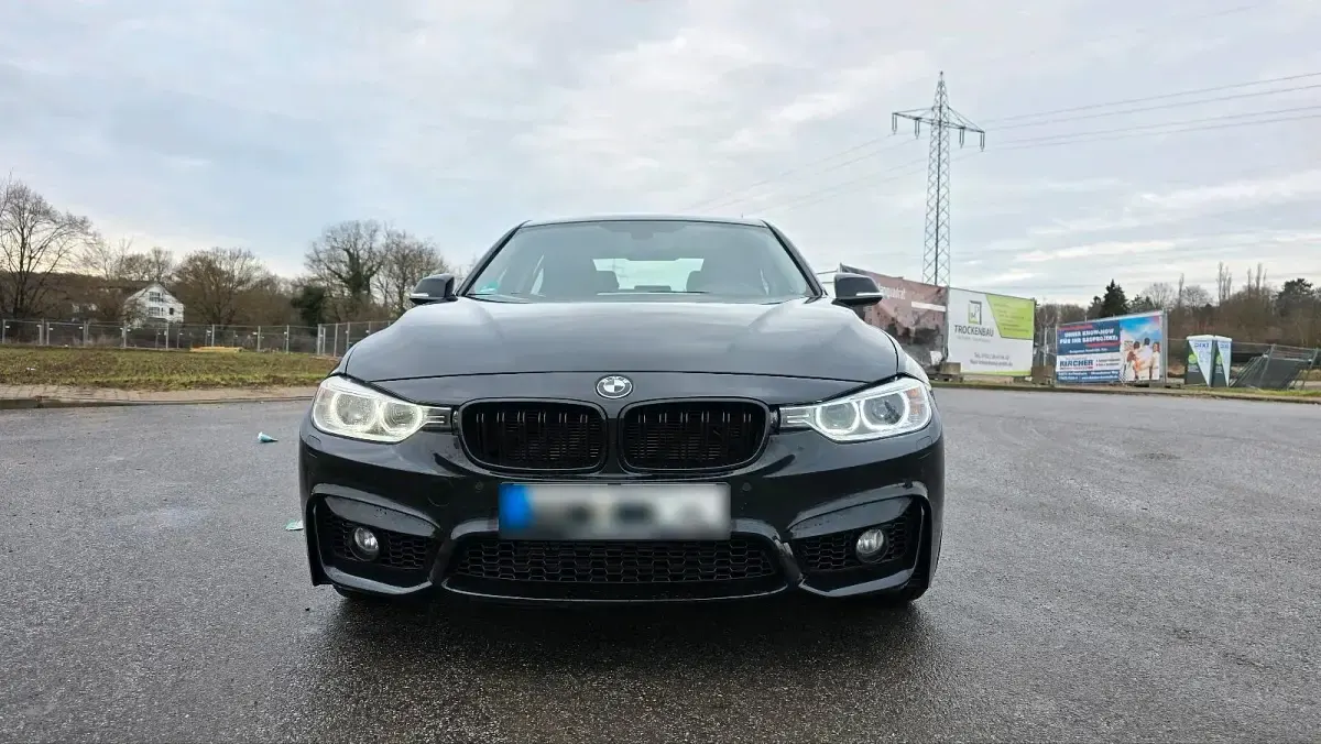 Gebraucht BMW 320 184 PS (135 kW) 2012 Schwarz Limousine