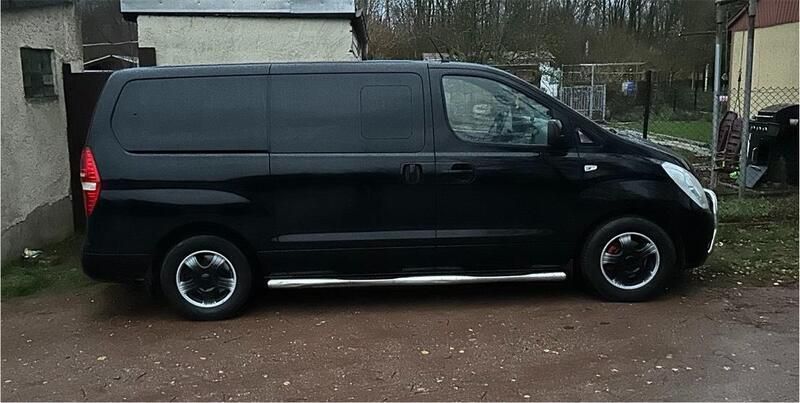 Schwarz Gebraucht 2011 Hyundai H-1 Van / Kleinbus | 11.990 € (Teuer) - Bild 1/4