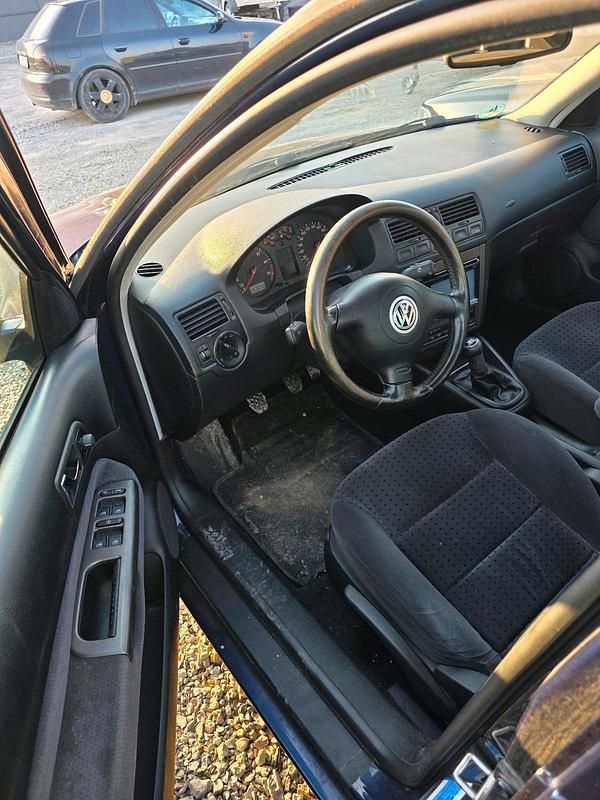 Gebraucht VW Bora 115 PS (84 kW) 1999 Blau Limousine