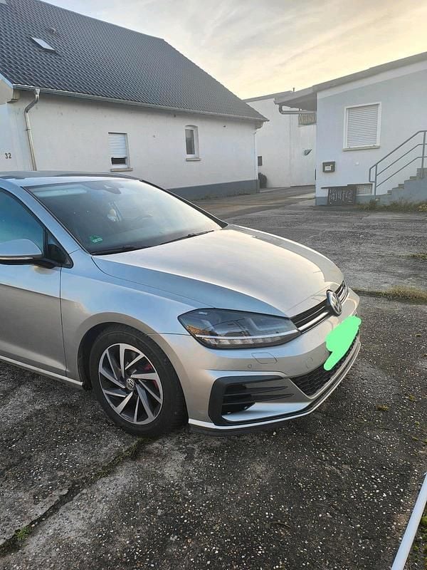 Silber Gebraucht 2018 VW Golf VII Edition Kleinwagen | 10.000 € (Superpreis) - Bild 1/4