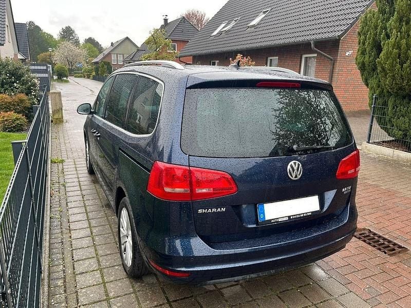 Second-hand VW Sharan 140 CP (102 kW) 2013 Albastru Monovolum
