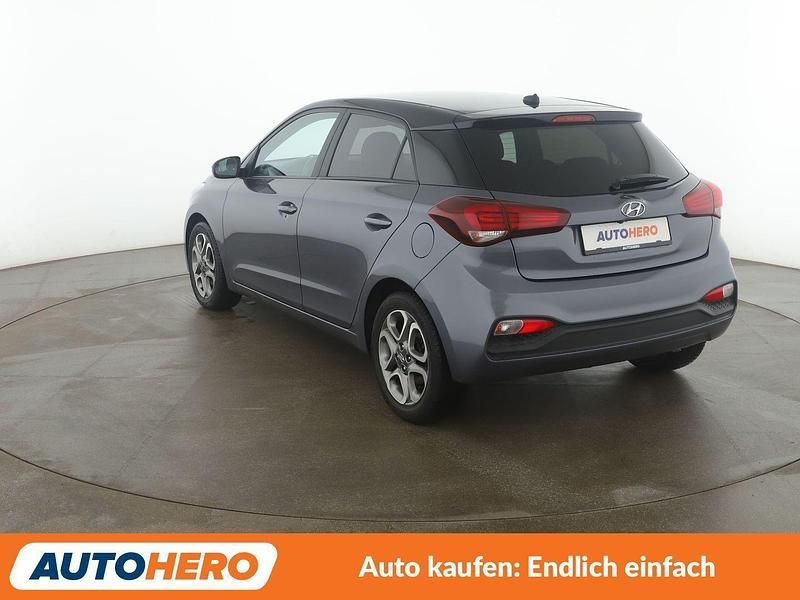 Gebraucht Hyundai i20 Active 101 PS (74 kW) 2020 Grau Kleinwagen