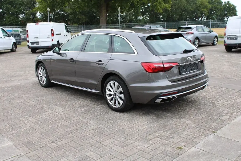 Gebraucht Audi A4 Advanced 163 PS (119 kW) 2021 Grau Kombi