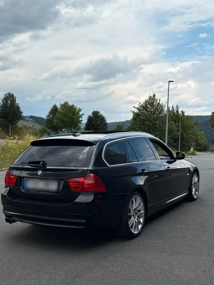 Gebraucht BMW 325 M Sport 204 PS (150 kW) 2011 Schwarz Kombi