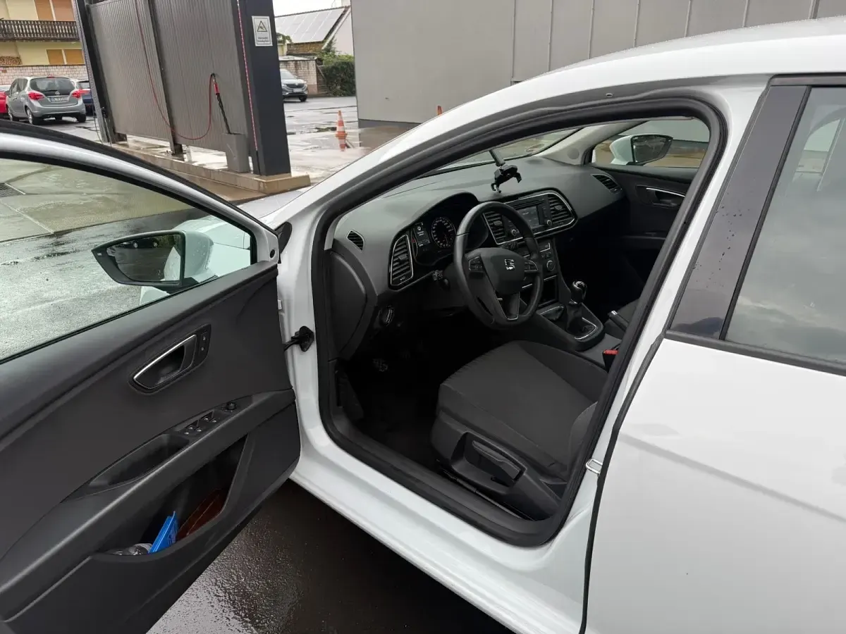 Gebraucht Seat Leon 122 PS (89 kW) 2014 Weiß Limousine