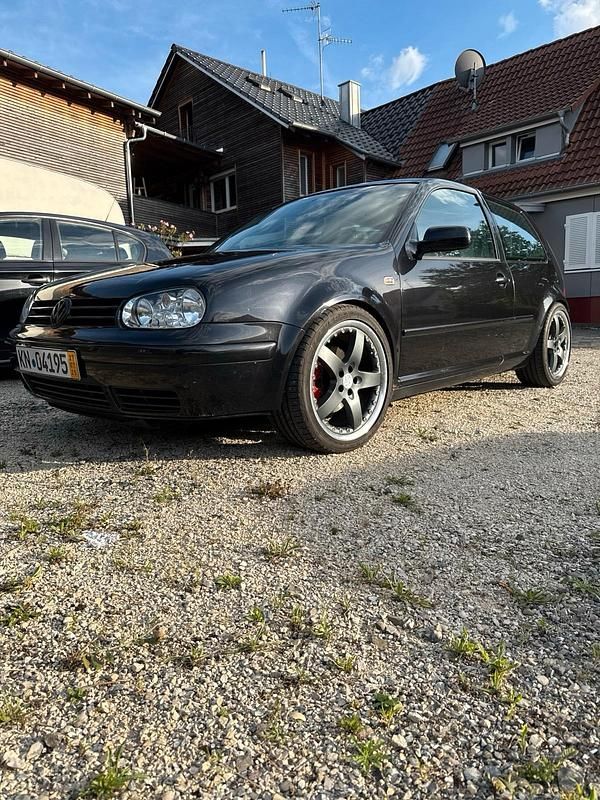Schwarz Gebraucht 2000 VW Golf IV Kleinwagen | 3.500 € (Etwas zu teuer) - Bild 1/4