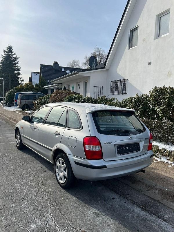 Gebraucht Mazda 323F 88 PS (64 kW) 1999 Silber Kleinwagen