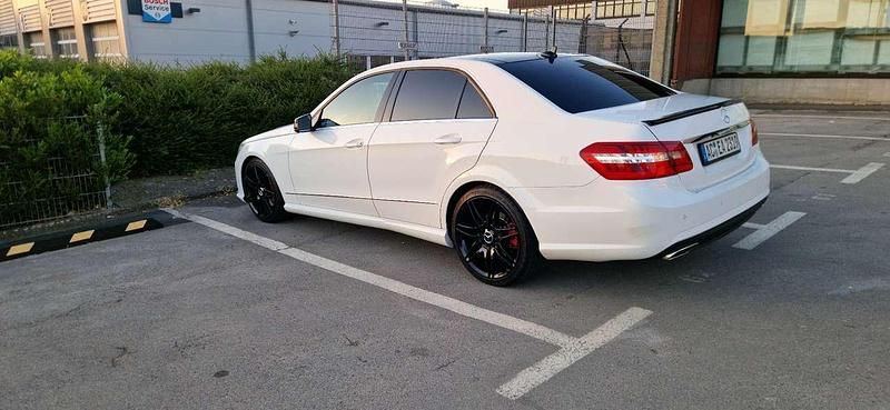 Gebraucht Mercedes E300 Avantgarde 231 PS (169 kW) 2012 Weiß Limousine