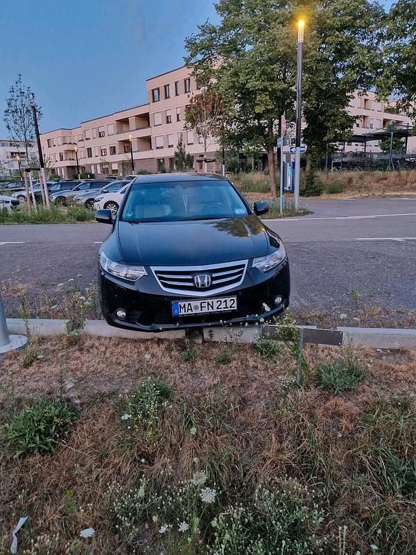 Schwarz Gebraucht 2011 Honda Accord Limousine | 10.500 € (Teuer) - Bild 1/4
