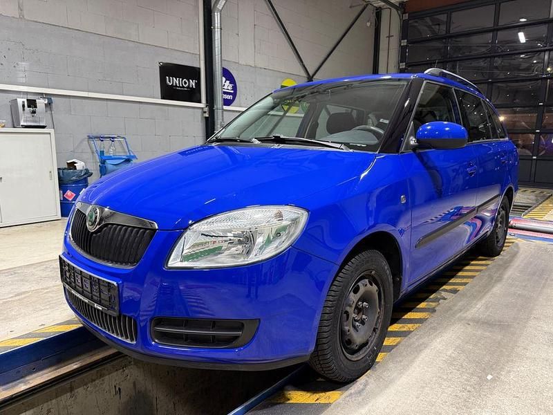 Blau Gebraucht 2009 Skoda Fabia Elegance Kombi | 4.300 € (Etwas zu teuer) - Bild 1/4