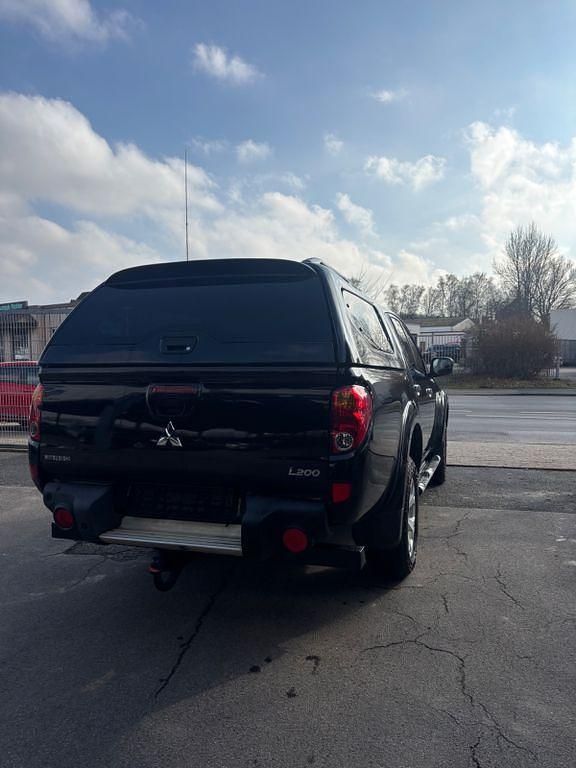 Gebraucht Mitsubishi L200 178 PS (130 kW) 2011 Schwarz Pickup