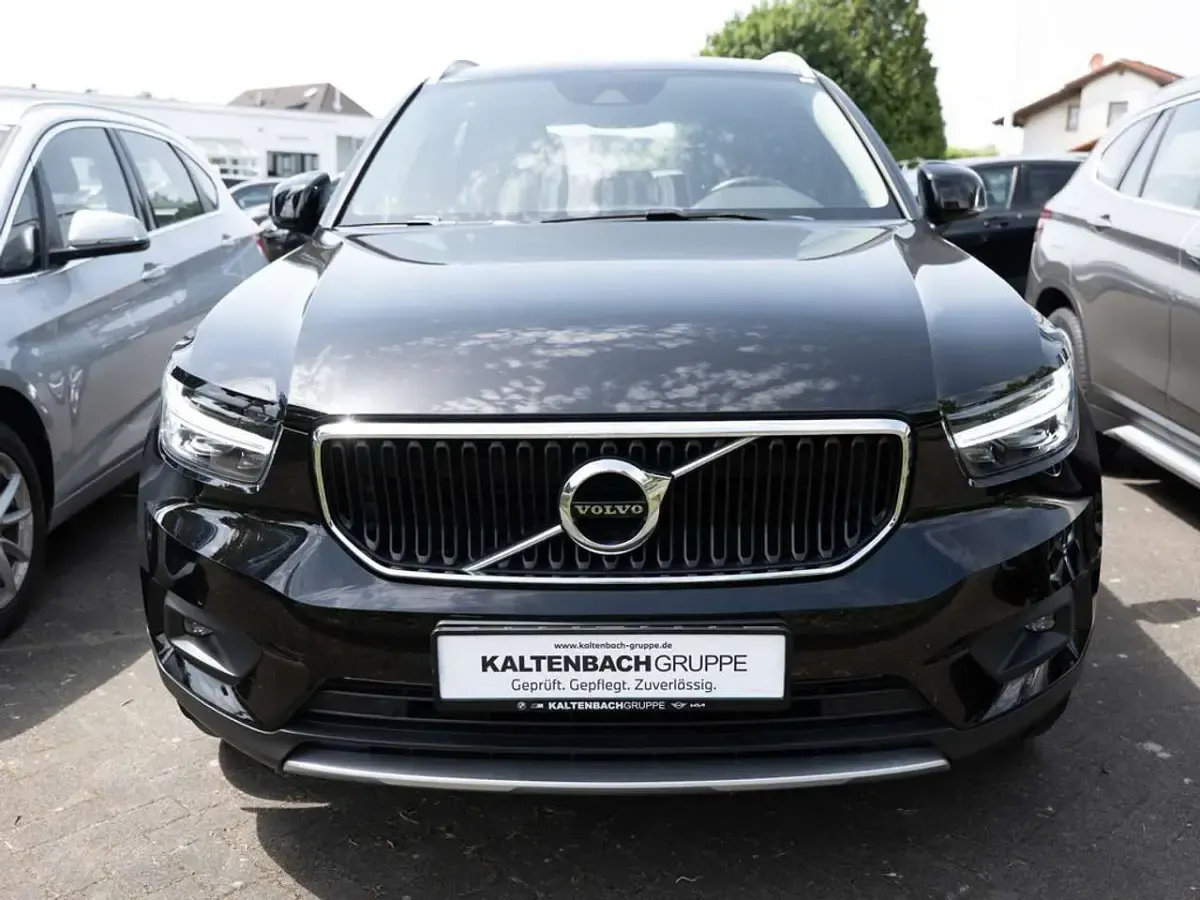 Gebraucht Volvo XC40 Momentum 197 PS (144 kW) 2021 Schwarz SUV