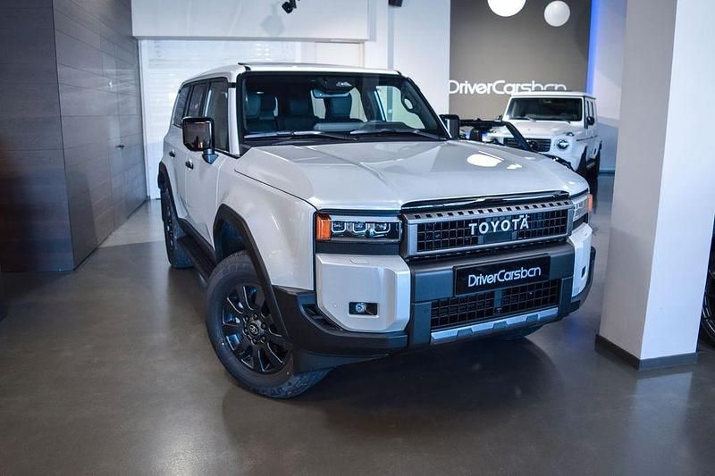 Weiß Neu 2025 Toyota Land Cruiser SUV | 85.561 € (Fairer Preis) - Bild 1/4