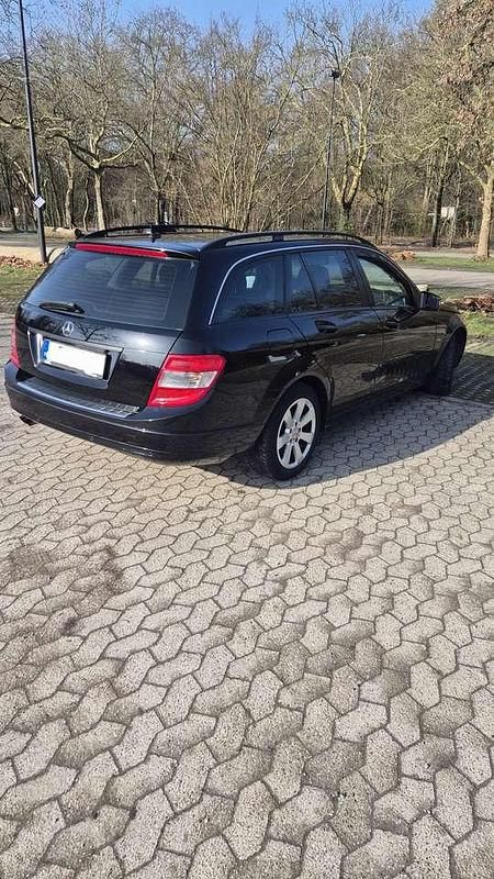 Gebraucht Mercedes C180 156 PS (114 kW) 2009 Schwarz Kombi