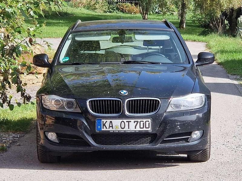 Gebraucht BMW 318 143 PS (105 kW) 2012 Schwarz Kombi