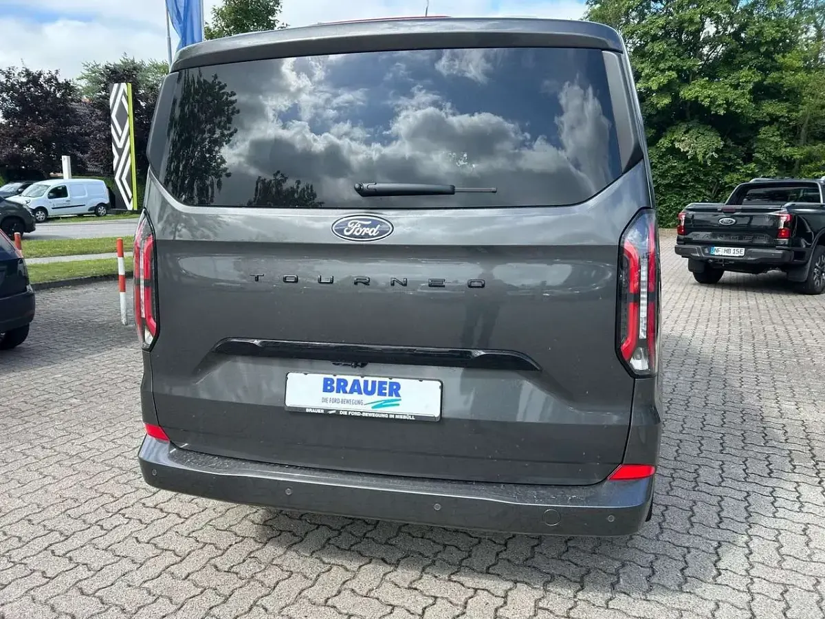 Neu Ford Tourneo Custom Titanium X 170 PS (125 kW) 2026 Grau Van
