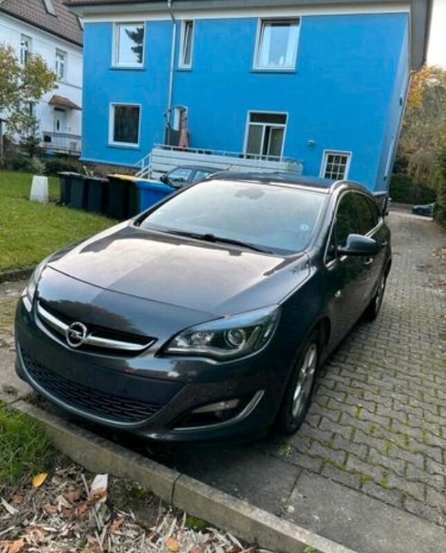 Grau Gebraucht 2013 Opel Astra Kombi | 3.500 € (Guter Preis) - Bild 1/4
