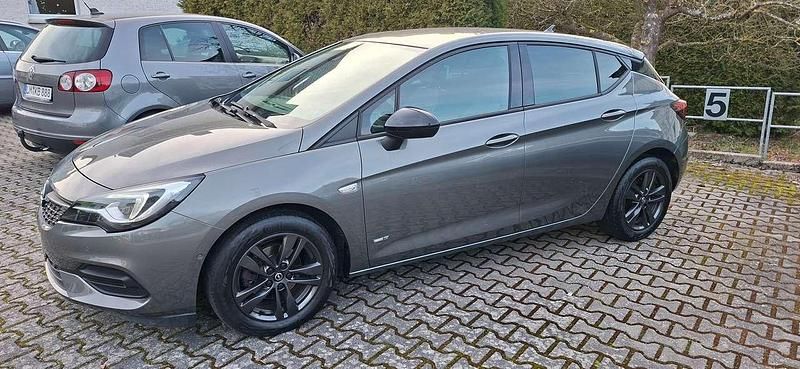 Gebraucht Opel Astra Design Edition 131 PS (96 kW) 2021 Platingrau Limousine