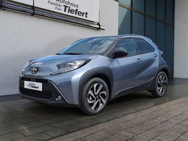 Gebraucht Toyota Aygo X 72 PS (52 kW) 2025 Grau SUV