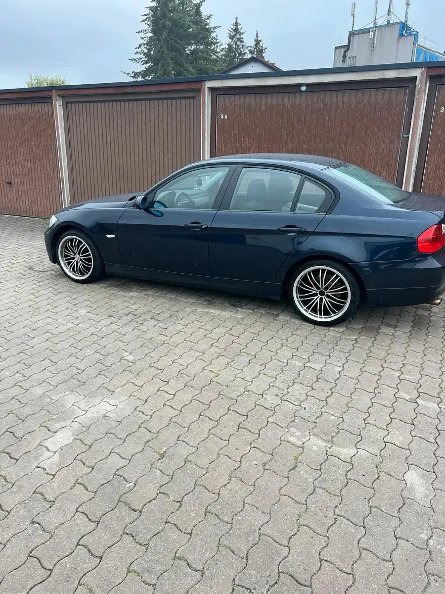 Gebraucht BMW 320 150 PS (110 kW) 2007 Blau Limousine