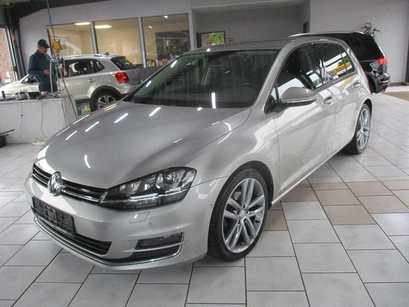 Silber Gebraucht 2014 VW Golf VII Highline Limousine | 12.990 € (Fairer Preis) - Bild 1/4