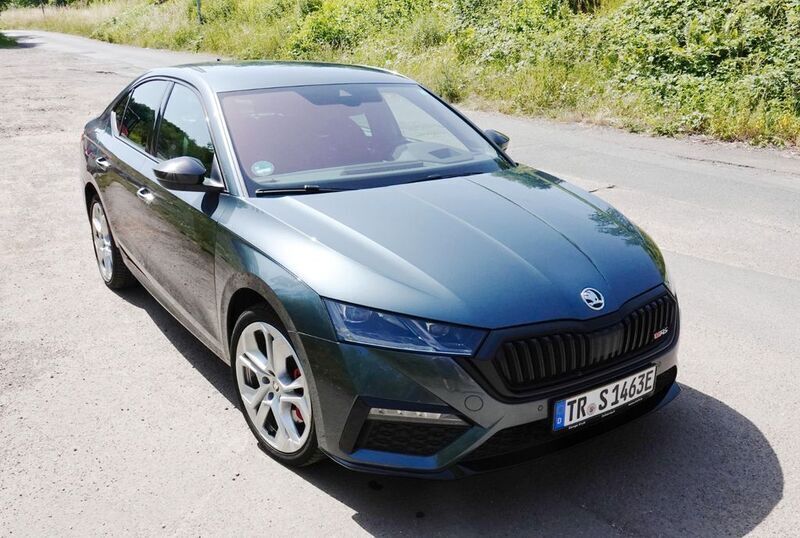 Grün Gebraucht 2021 Skoda Octavia RS Limousine | 23.950 € (Fairer Preis) - Bild 1/4