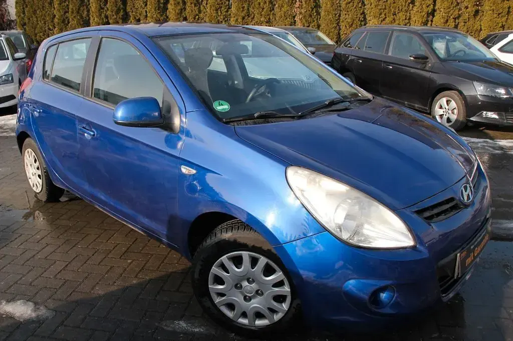 Gebraucht Hyundai i20 Edition+ 77 PS (56 kW) 2010 Blau Kleinwagen