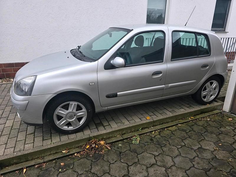 Gebraucht Renault Clio II Campus 75 PS (55 kW) 2005 Silber Kleinwagen
