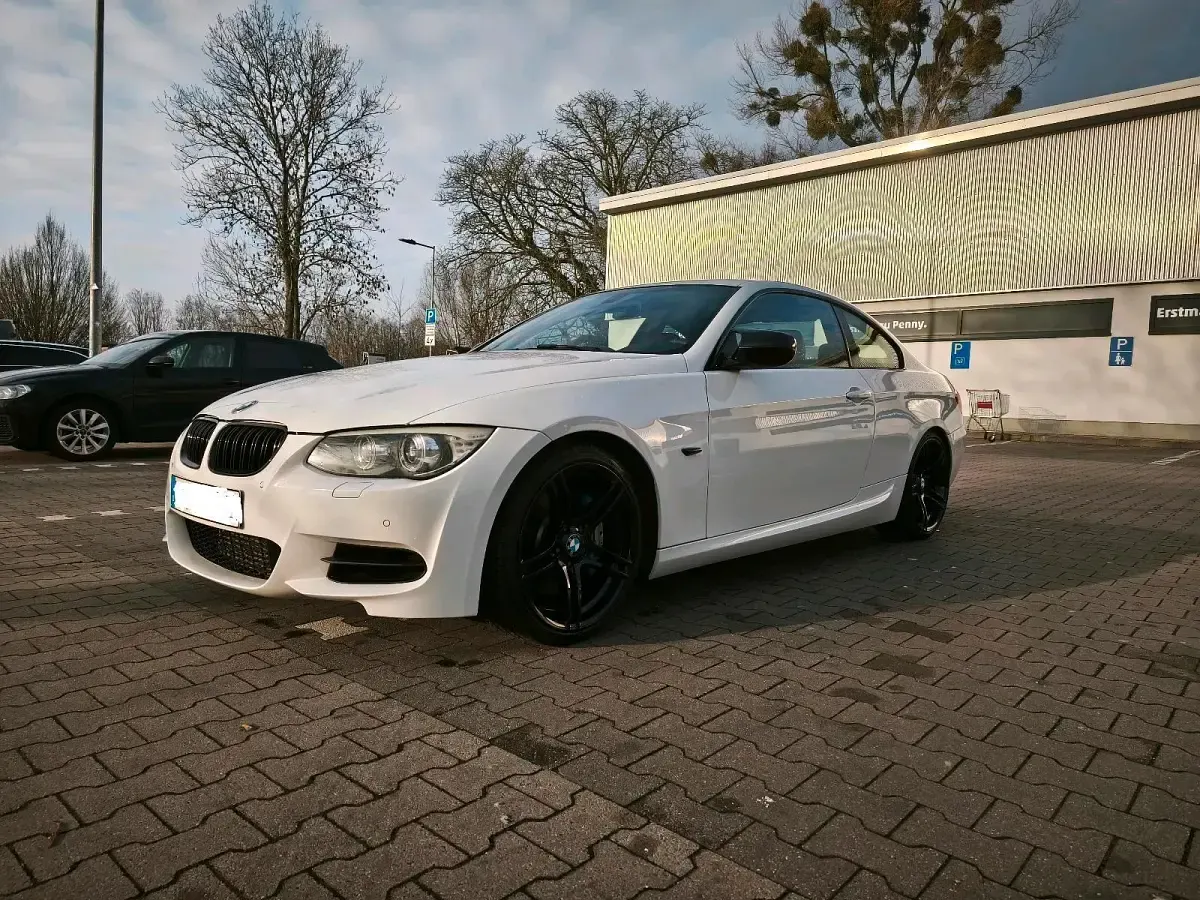 Gebraucht BMW 335 326 PS (239 kW) 2012 Weiß Coupé