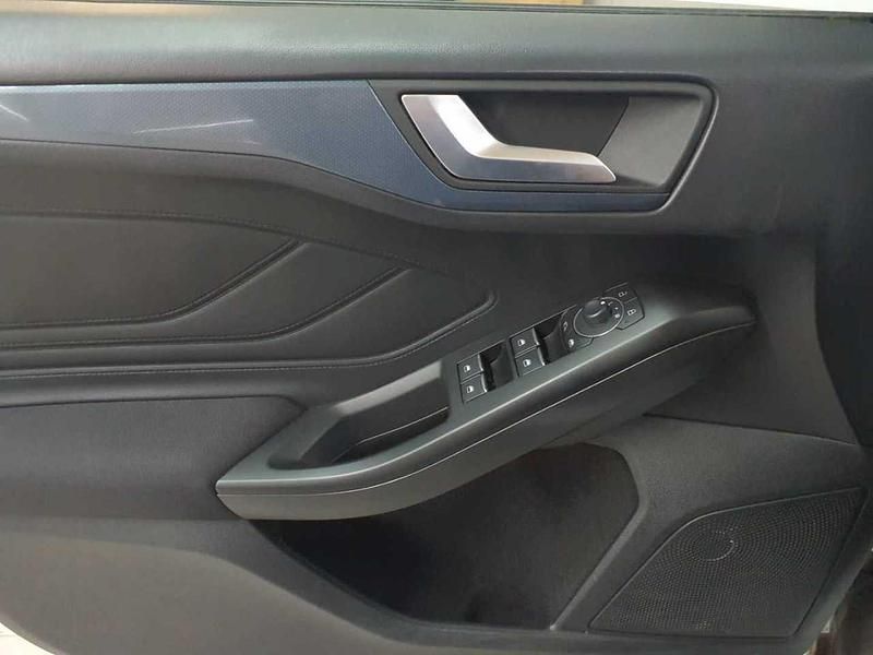 Gebraucht Ford Focus Active 120 PS (88 kW) 2023 Frozen white Kombi