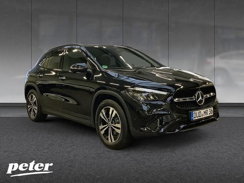 Gebraucht Mercedes GLA220 Night 190 PS (139 kW) 2026 Metalliclack kosmosschwarz SUV