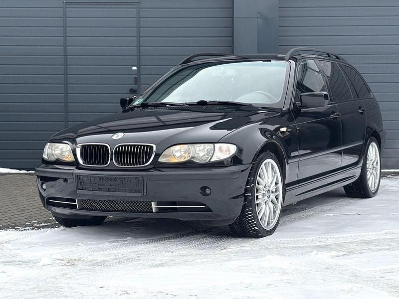 Schwarz Gebraucht 2002 BMW 330 Sport Line Kombi | 4.700 € (Fairer Preis) - Bild 1/4