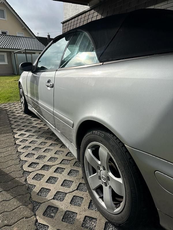 Gebraucht Mercedes CLK230 193 PS (141 kW) 2002 Silber Cabrio