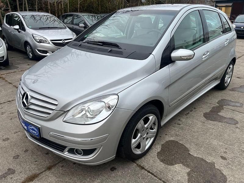 Gebraucht Mercedes B180 109 PS (80 kW) 2006 Silber Van / Kleinbus