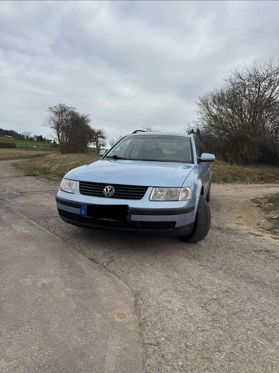 Gebraucht VW Passat Basis 101 PS (74 kW) 1997 Blau Kombi