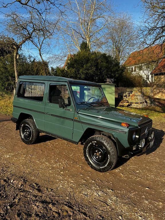 Grün Gebraucht 1984 Mercedes G240 SUV | 28.400 € - Bild 1/4