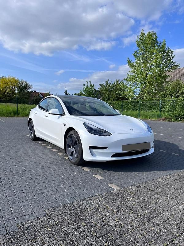 Gebraucht Tesla Model 3 Standard Range Plus 208 kW (283 PS) 2022 Weiß Limousine