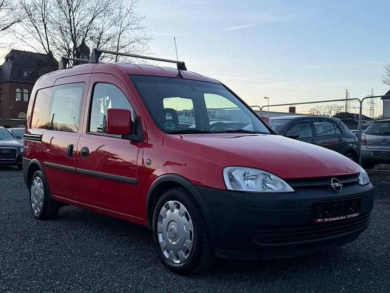 Usado Opel Combo 90 HP (66 kW) 2011 Vermelho Monovolume