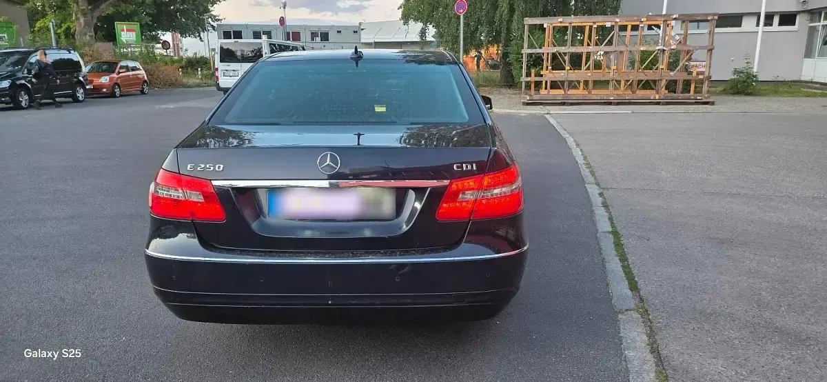 Gebraucht Mercedes E250 Avantgarde 2011 Blau Limousine