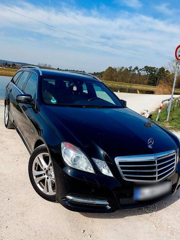 Gebraucht Mercedes E250 Avantgarde 204 PS (150 kW) 2011 Schwarz Kombi