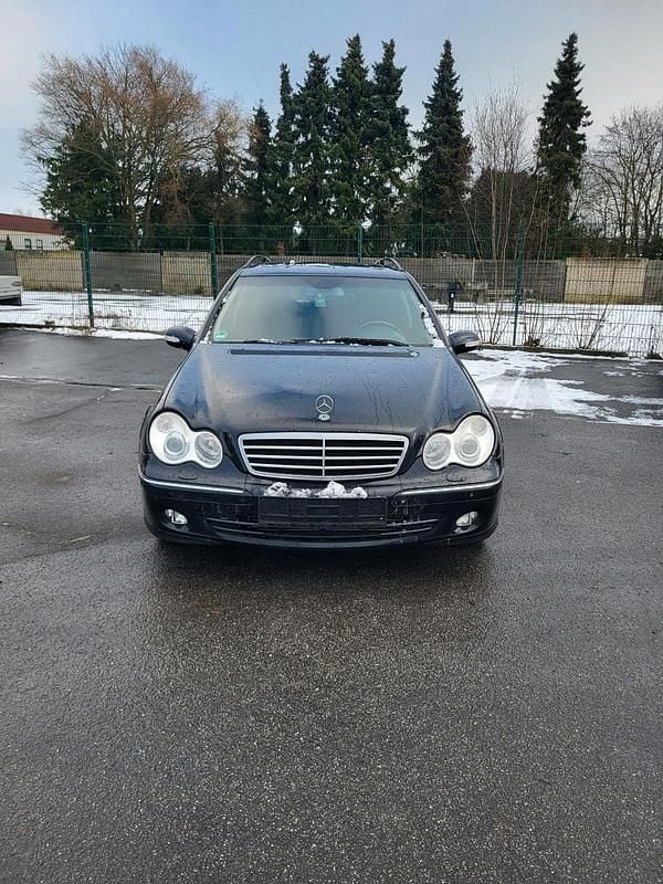 Schwarz Gebraucht 2007 Mercedes 220 Kombi | 3.000 € - Bild 1/4