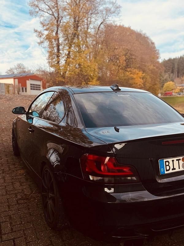Schwarz Gebraucht 2007 BMW 123 Coupé Coupé | 10.500 € - Bild 1/4