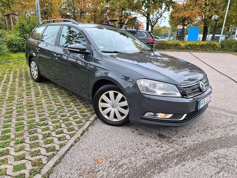 Grau Gebraucht 2013 VW Passat Kombi | 3.999 € (Guter Preis) - Bild 1/4