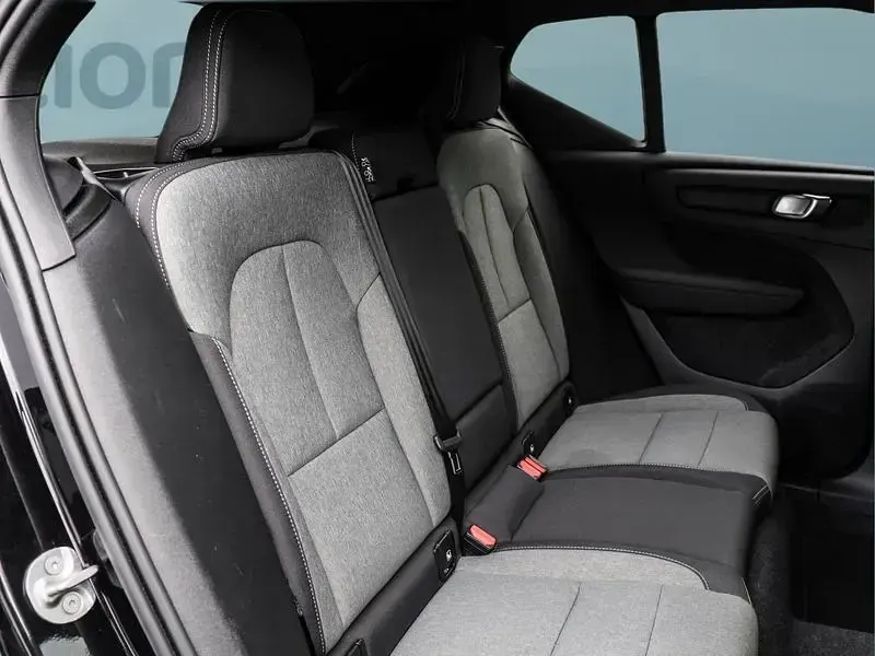 Gebraucht Volvo XC40 Core 163 PS (119 kW) 2025 Schwarz SUV