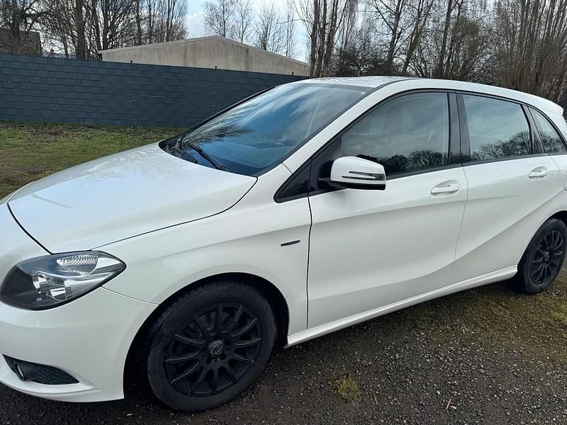 Gebraucht Mercedes B200 139 PS (102 kW) 2012 Weiß Van / Kleinbus
