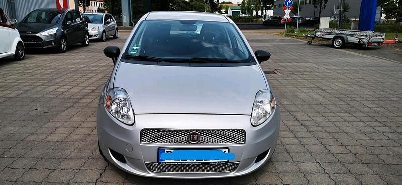 Silber Gebraucht 2013 Fiat Punto Kleinwagen | 2.750 € (Guter Preis) - Bild 1/4